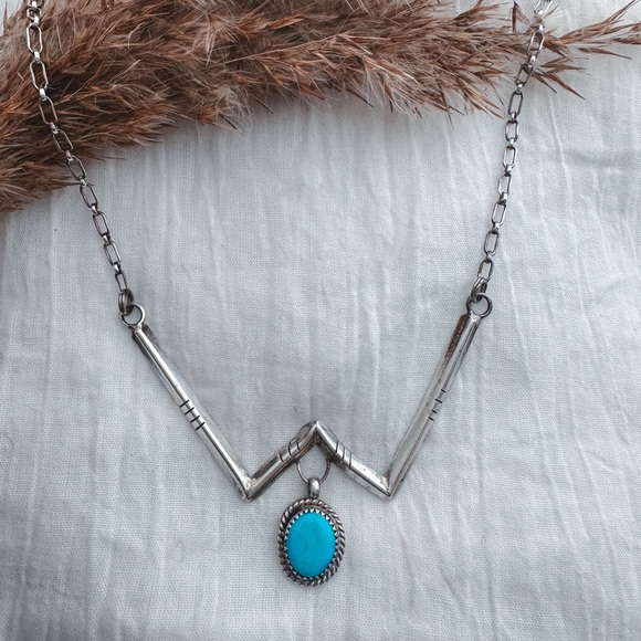 ❣️SALE❣️Vintage turquoise W necklace - Picture 2 of 6